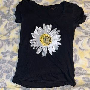Black daisy t shirt